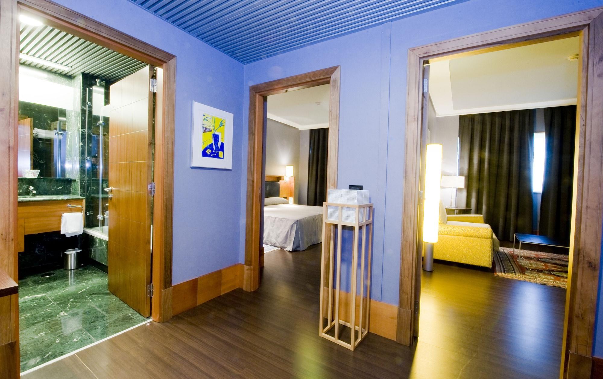 Gran Hotel Lakua Vitoria-Gasteiz Room photo A suite at the Hotel Arts
