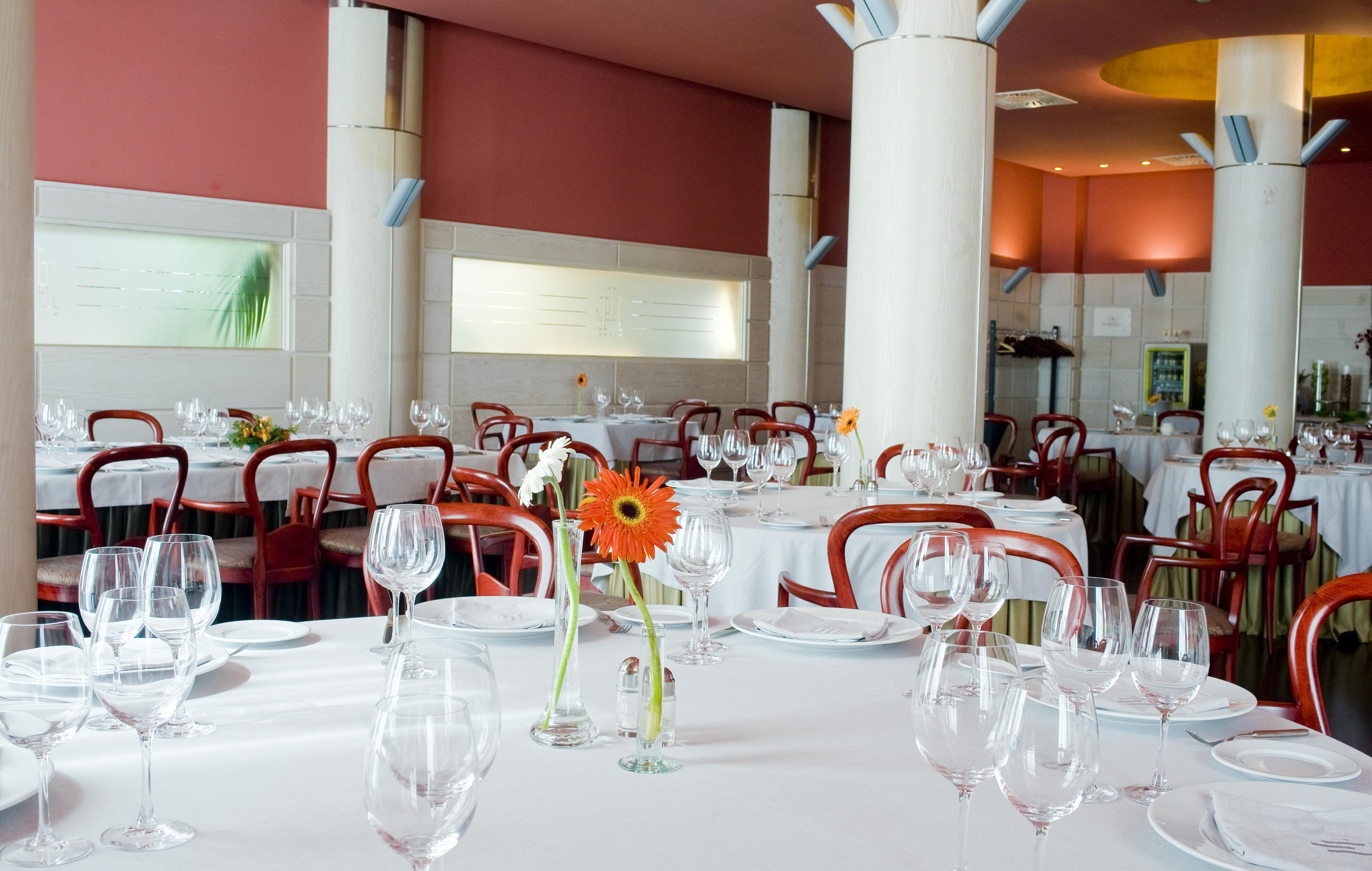 Gran Hotel Lakua Vitoria-Gasteiz Exterior photo Restaurant